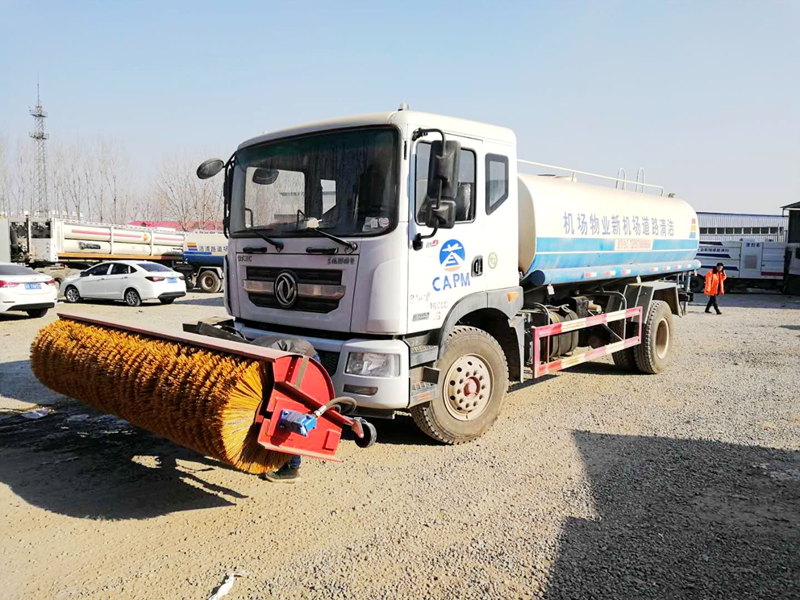 北京新國際機(jī)場掃雪滾刷及推雪鏟安裝案例